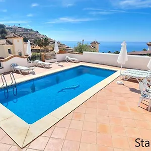 https://apartamentoslatin-nerja-villas.1costadelsol.com